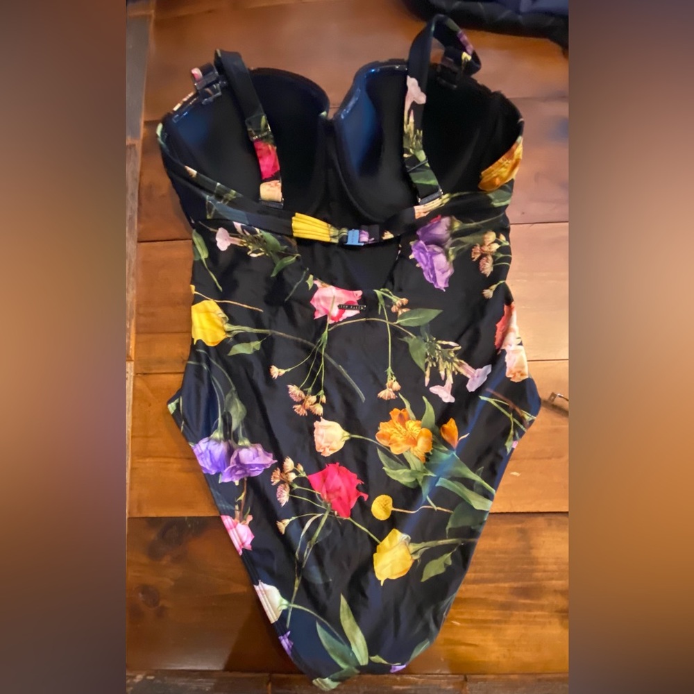 Ted Baker Saffiey Floral Print One Piece Swimsuit 
Size L. Preowned used once - Picture 5 of 9